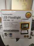Przenośna lampa halogen LED