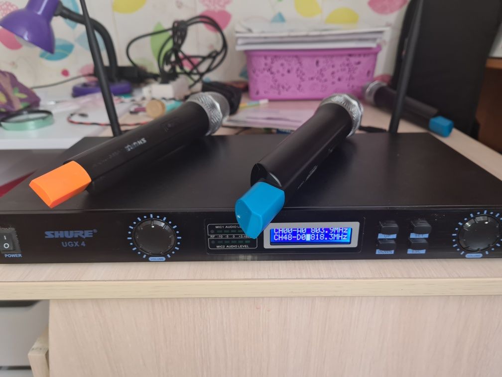 Продам две радиомикрофонные системы SHURE UGX-4 (рассинхрон)