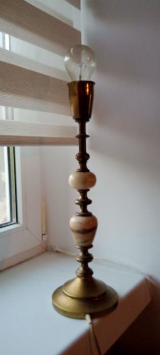Lampa stojąca          .