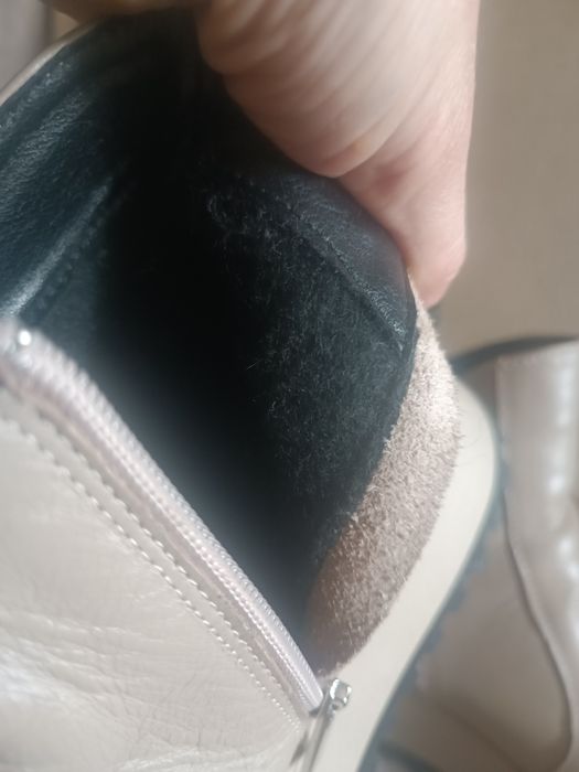 Нові шкіряні демісезонні черевики (р.37).