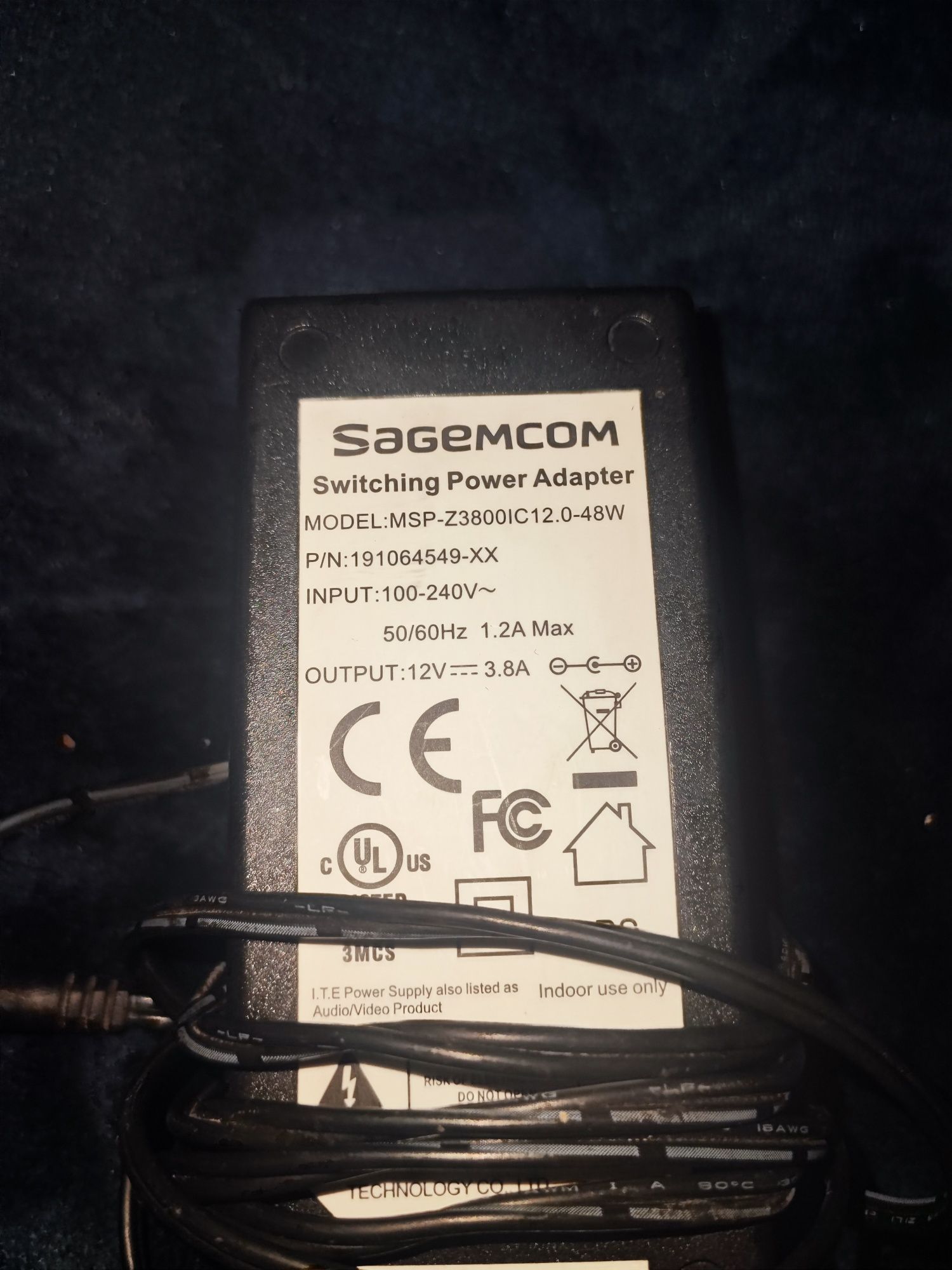 Zasilacz , ładowarka sagemcom 12V 3.8A