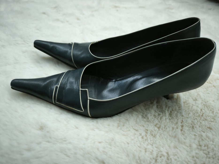 Sapatos de tacão clássicos