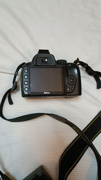 Câmara Nikon D3000