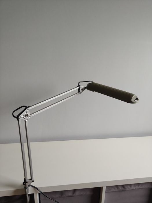 Lampka biurkowa regulowana
