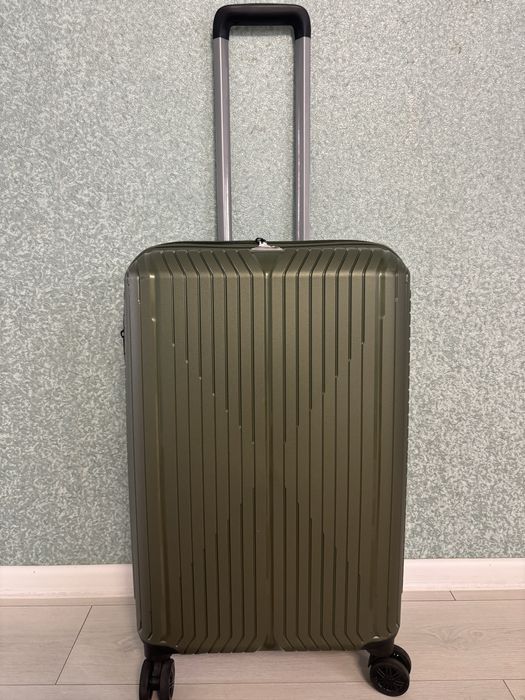 Продаж вализи на колесах розмір М