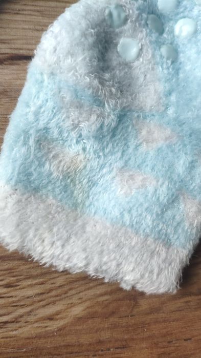 4 pary skarpetek niemowlęcych.