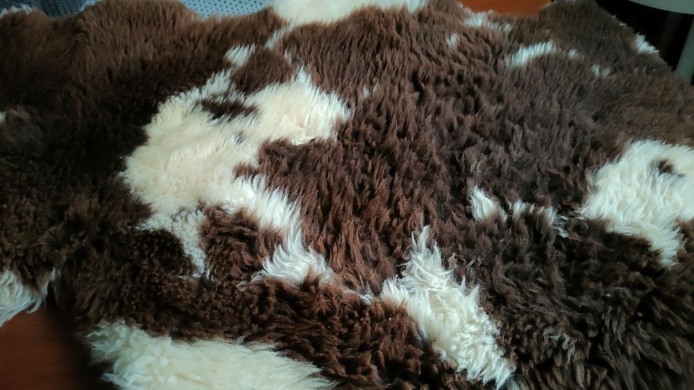 Futro dywan dywanik z futra narzuta na tapczan łóżko sofę miękka