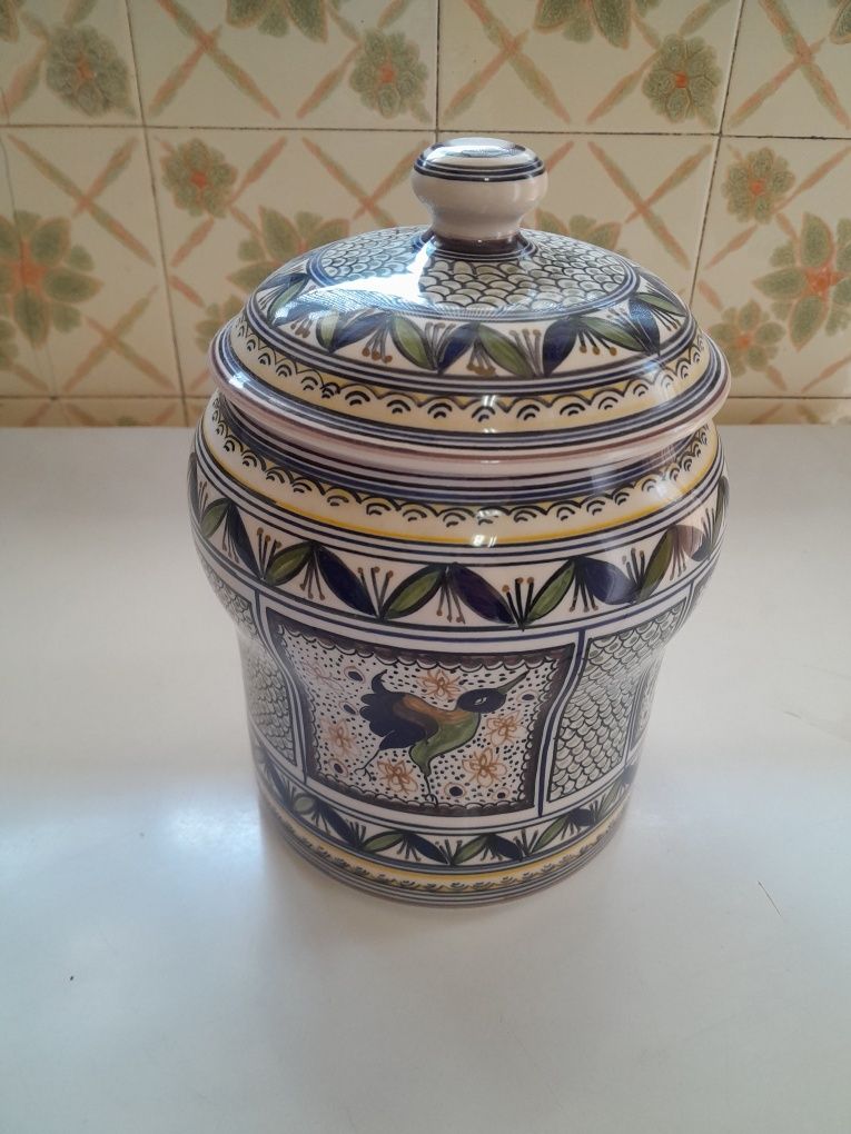 Pote pintado a mão  22 cm de altura  43 cm de diâmetro  Alcobaça