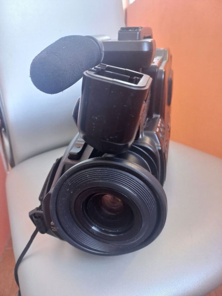 Відеокамера Panasonic M40