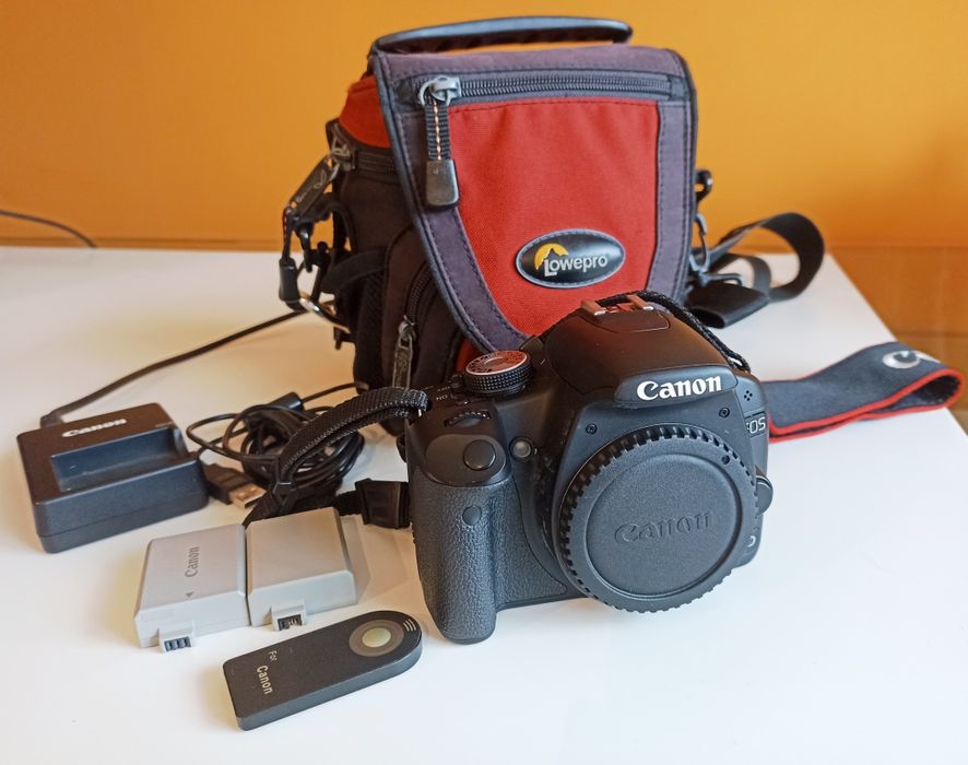 Canon EOS 500D DSLR (+bolsa, baterias, carregador)
Inclui câmara(c