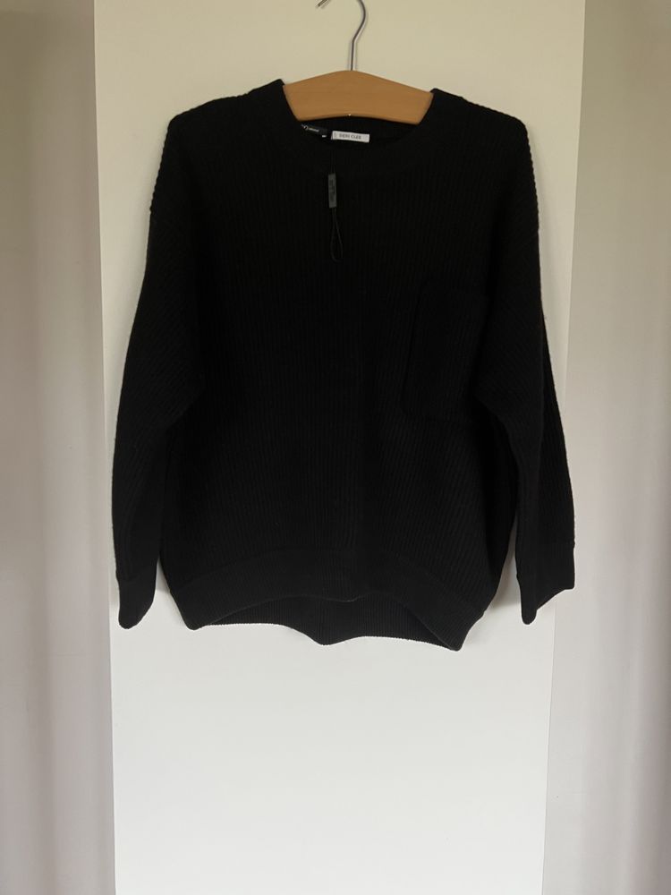 Nowy czarny wełniany sweter Deni Cler