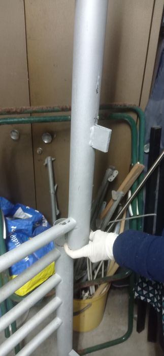 Beliche em metal cinza prateado com gavetao