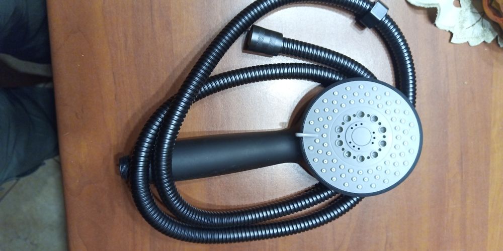 Słuchawka i wąż połaczeniowy prysznicowy czarny