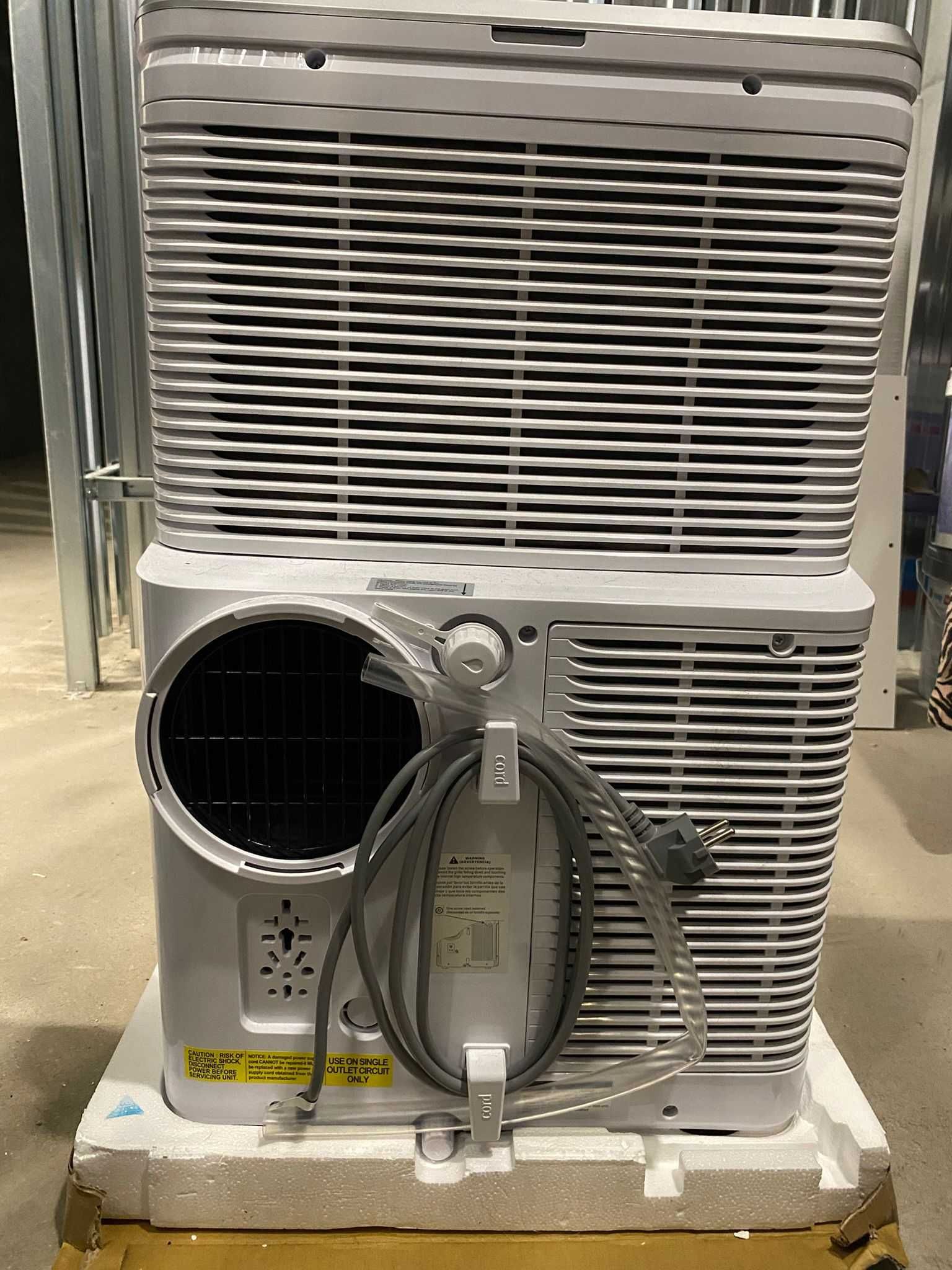 Klimatyzator przenośny AEG AXP26U338CW z zestawem okiennym
