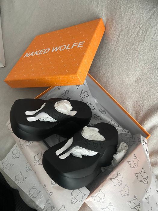 NAKED wolfe diva