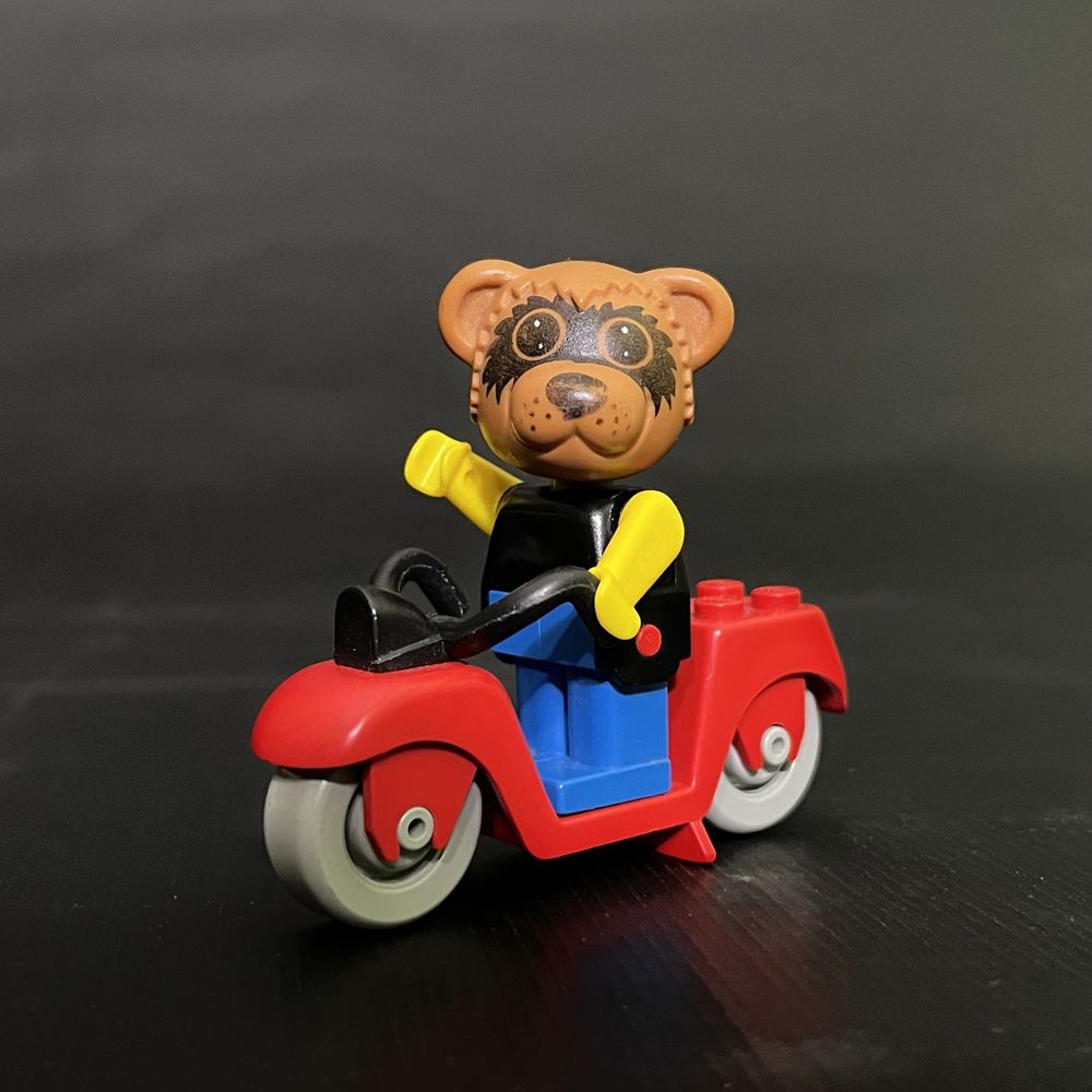 3605 LEGO Szop pracz Ricky i jego skuter
