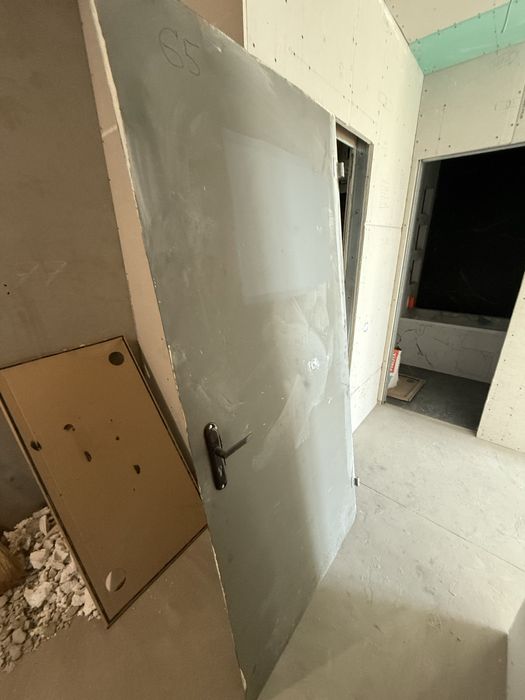 Двері від забудовника