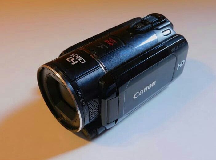 Kamera Canon HF-S20 plus dwa mikrofony