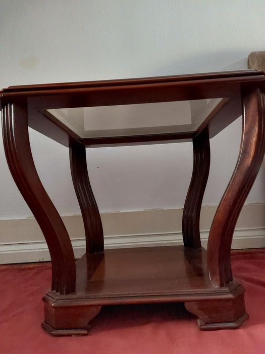 Mesa de macia com vidro