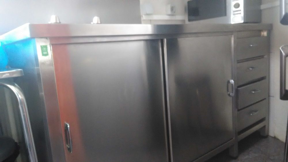 Bancada em Aço Inoxidável com Placa Eléctrica encastrada