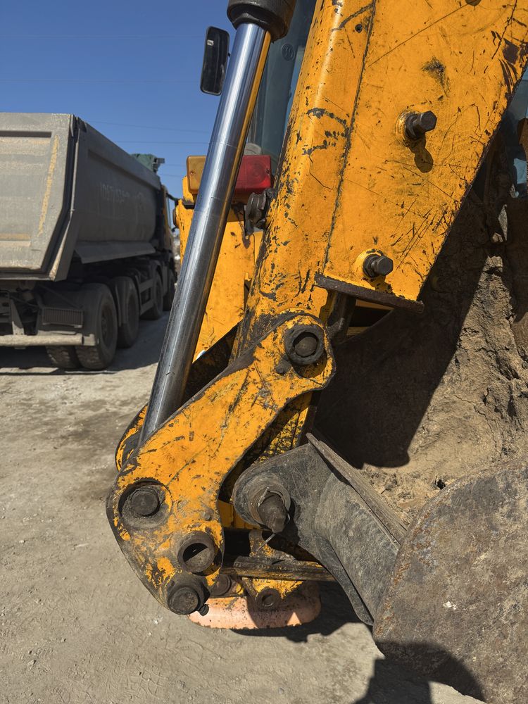Продам экскаватор-погрузчик JCB 3CX sitemaster 2008 год