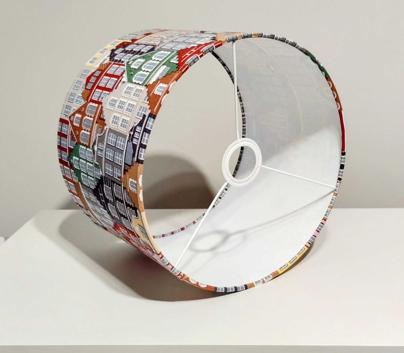 Nowy abażur z tkaniny "kolorowe kamieniczki" - śr30 x wys22cm