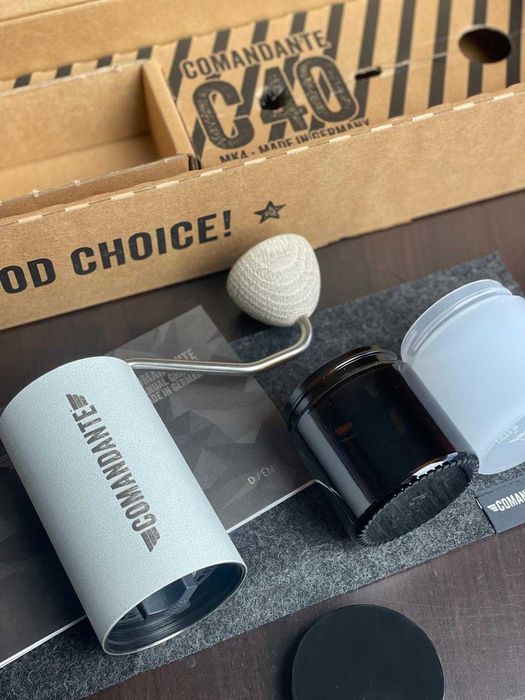 Młynek Comandante C40 MK4 Nitro-Blade - Snowy White Grinder Red Clix