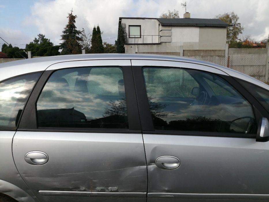 szyba boczna Opel Mervia A