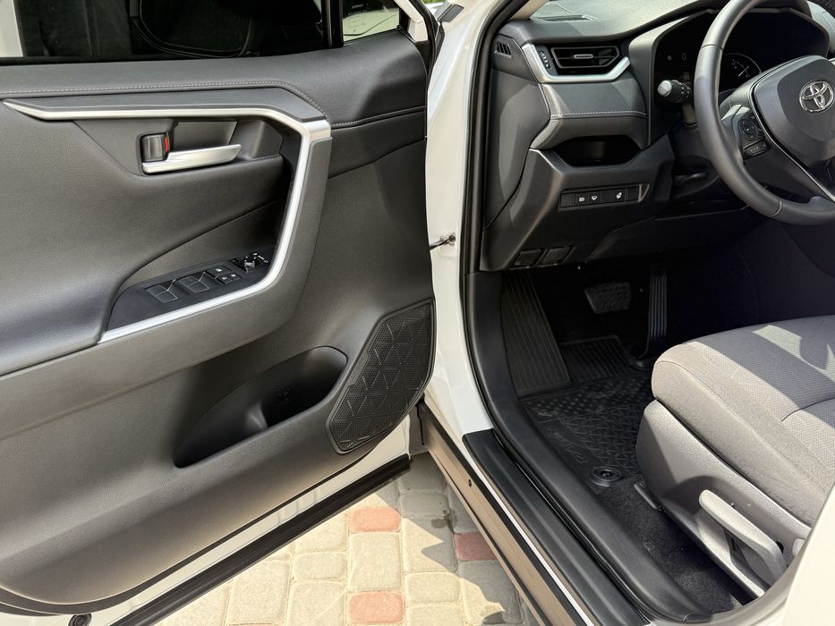 Офіційний ціленький Toyota Rav 4