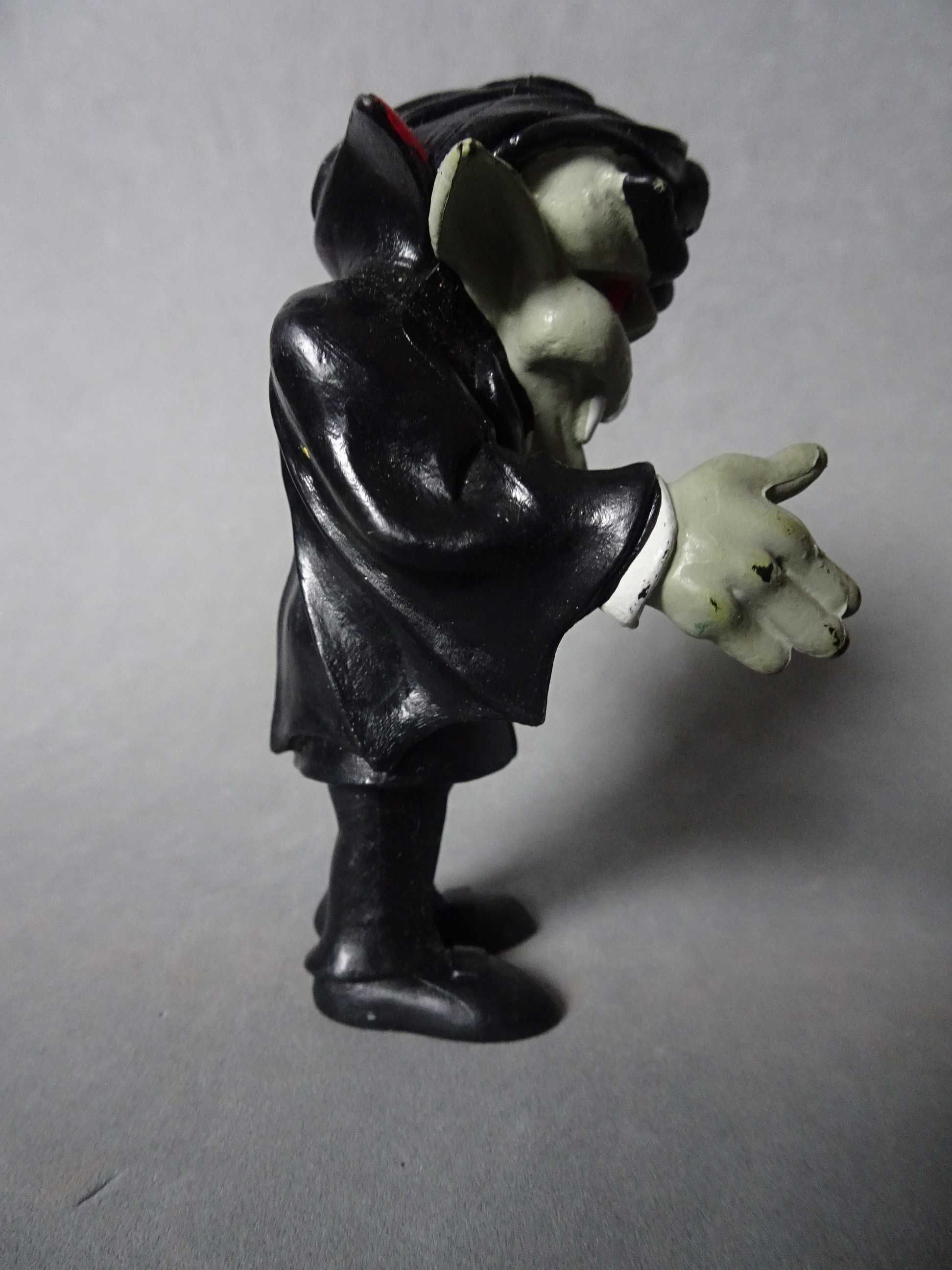 PVC Maia Borges - coleção Monstros - Drácula