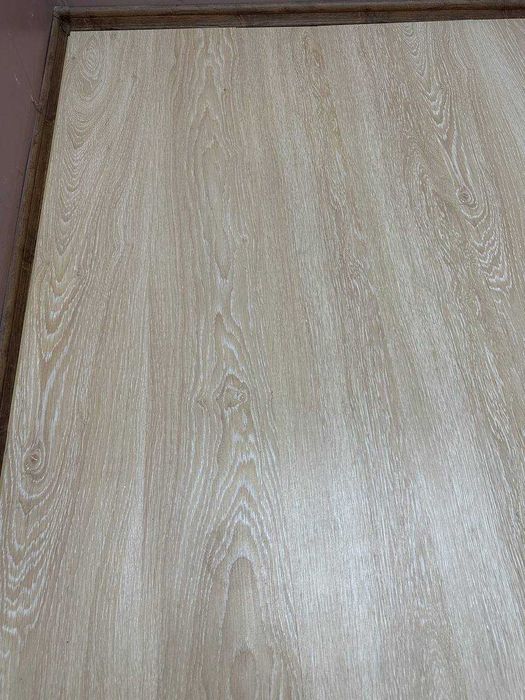 Ламінат Quick-Step Majestic 9,5 мм Дуб лісовий, світло-сірий MJ3547