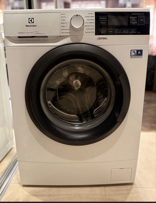 Пральна машина електролюкс на запчастини або ремонт