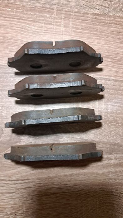 Гальмівні колодки на Toyota Rav 4: BLUE PRINT ADT342120