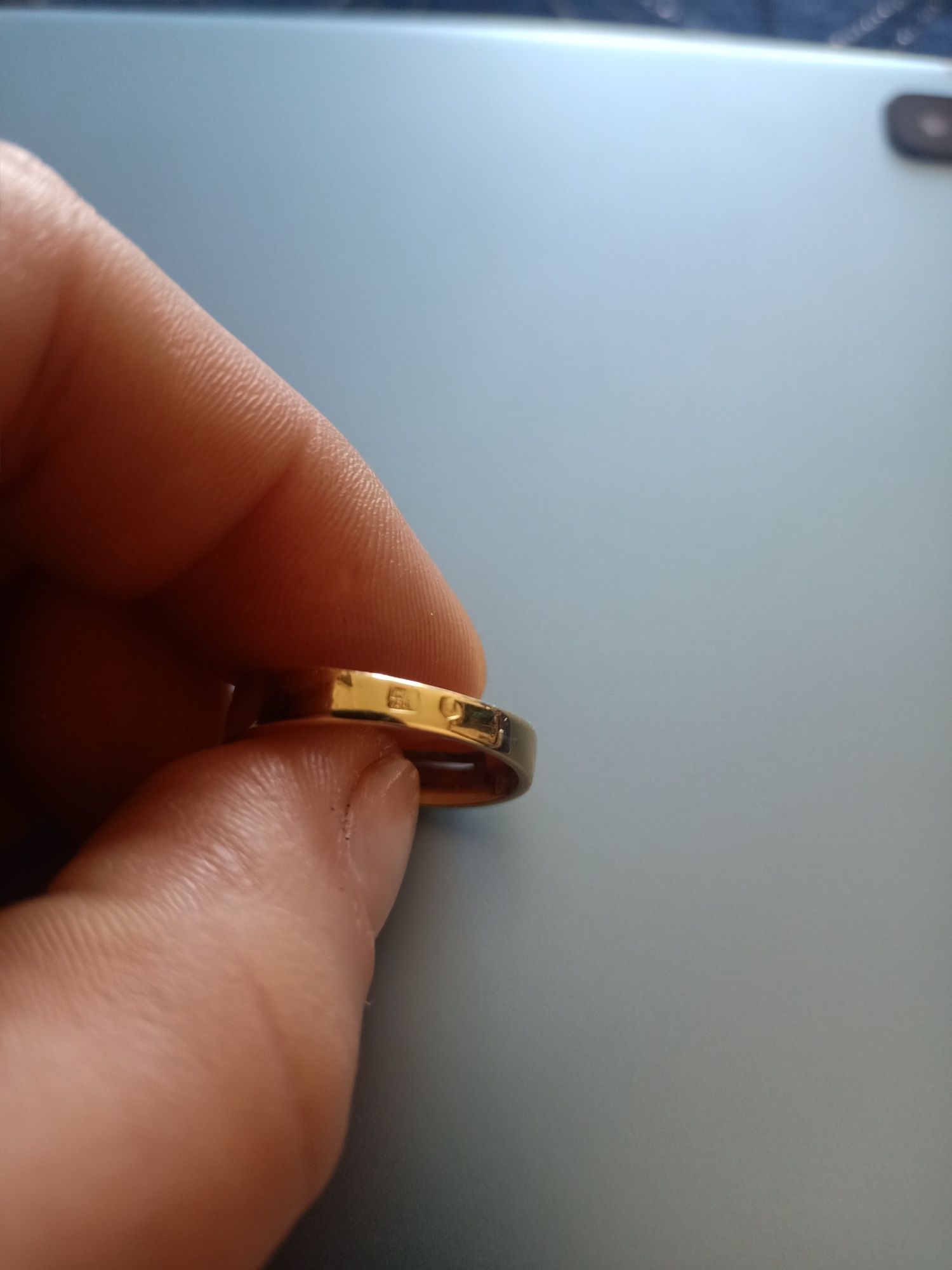 Pierścionek złoty 18 karat pr. 750 waga 4.74 gram z cyrkonią jak nowy