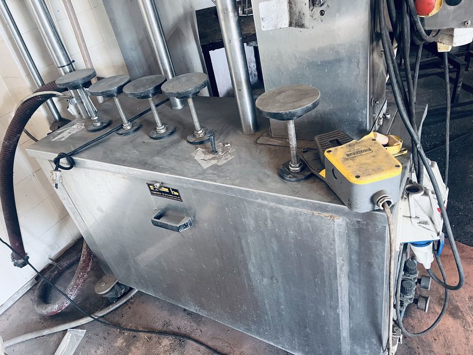 Enchedora semi automatica