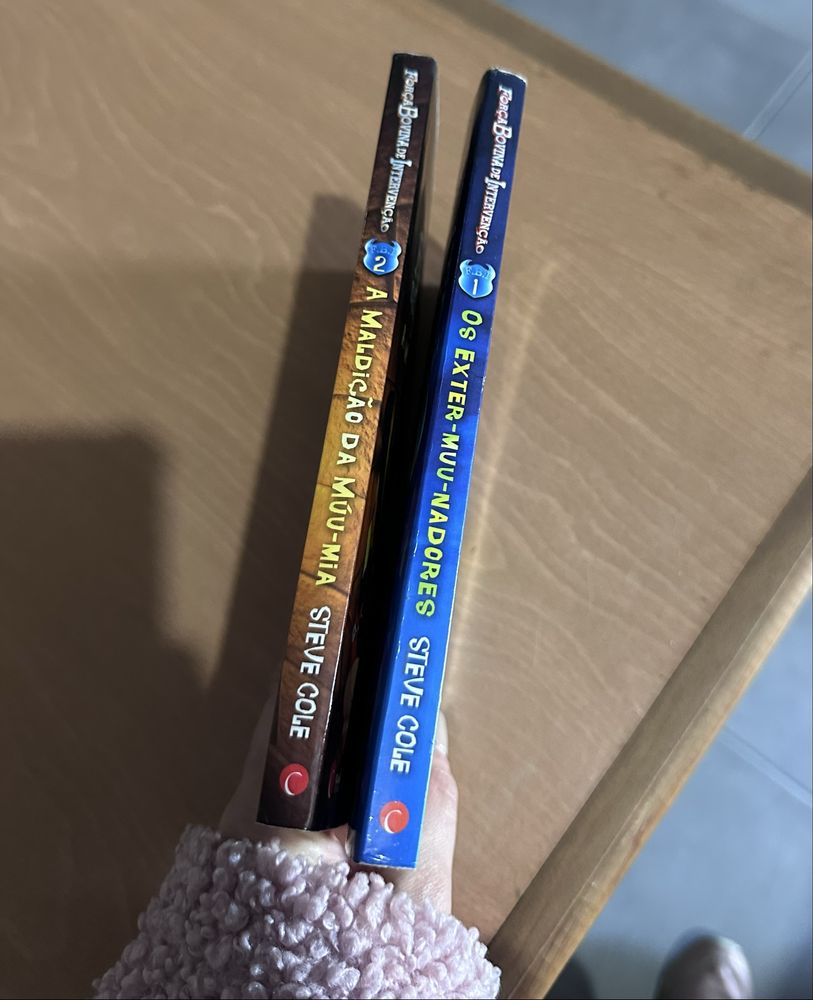 Coleção de 2 livros “Força Bovina de Intervenção”
