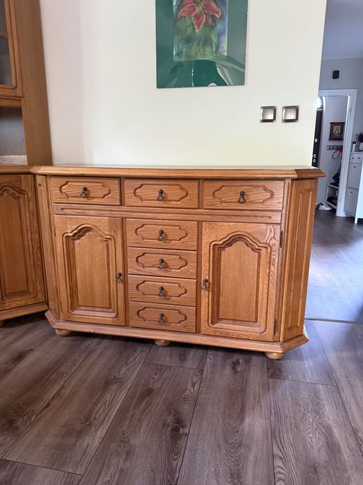 Zestaw mebli - komoda, kredens, stół, krzesła