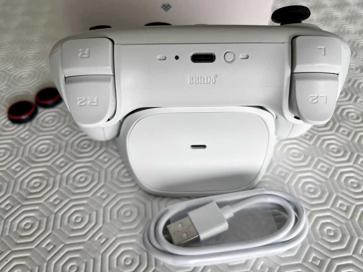 Comando 8BitDo Ultimate Bluetooth & 2.4g com Dock - Branco