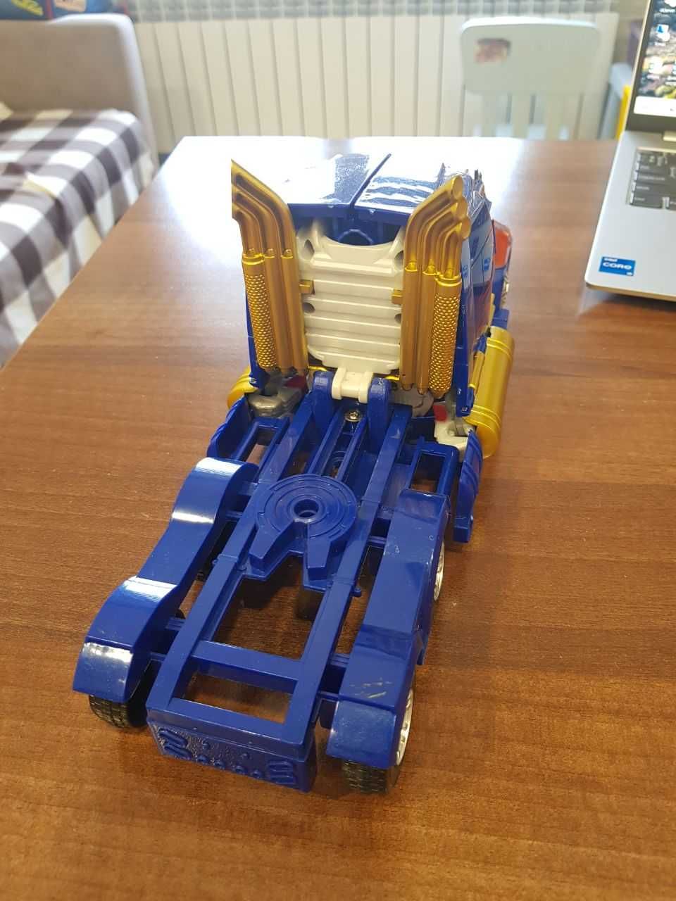 Іграшки Transformer Автоботи Оптимус та Бамблбі