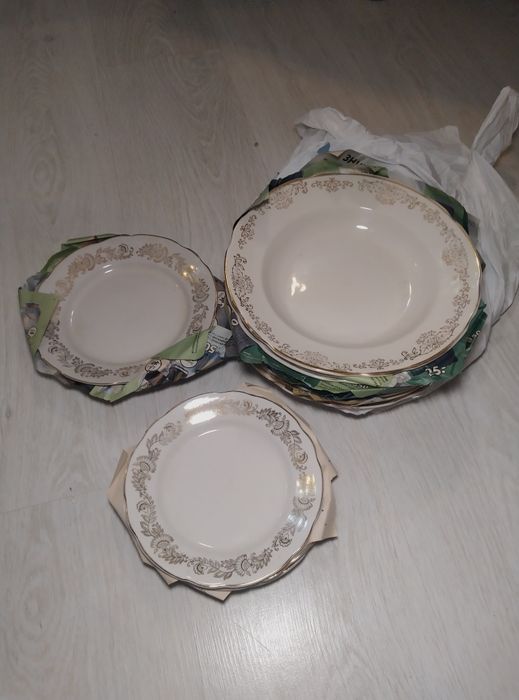 Тарілки з орнаментом - 12шт