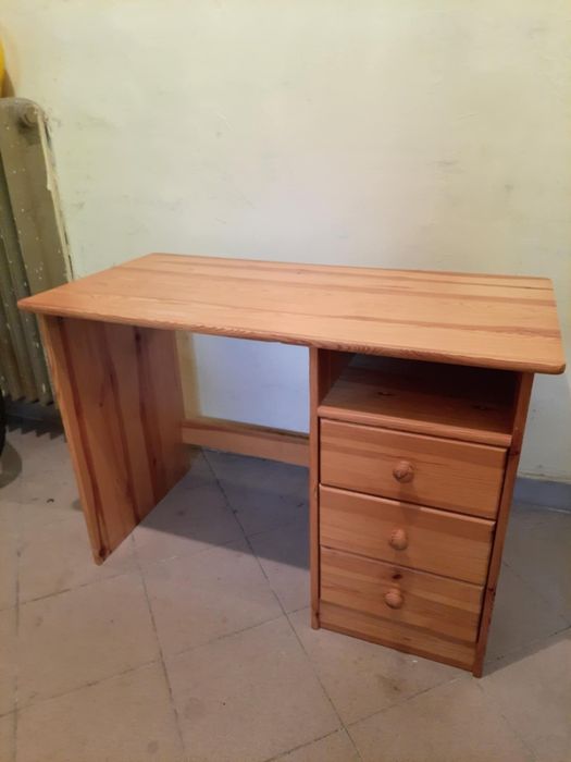 Piękne sosnowe biurko z szufladami