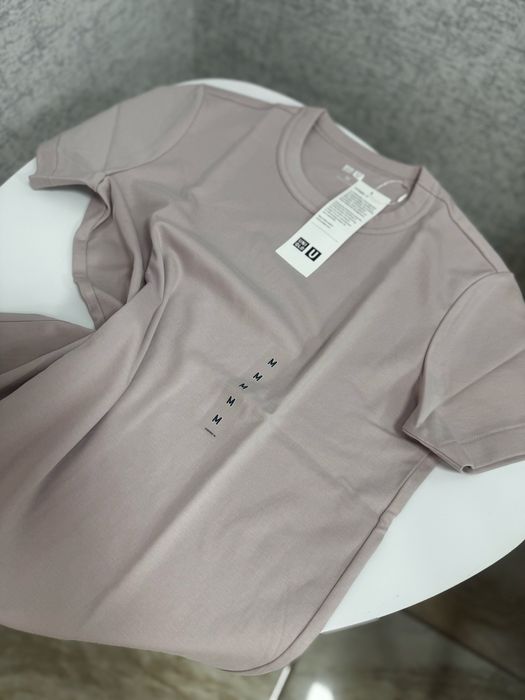 Жіночі футболки Uniqlo M, L