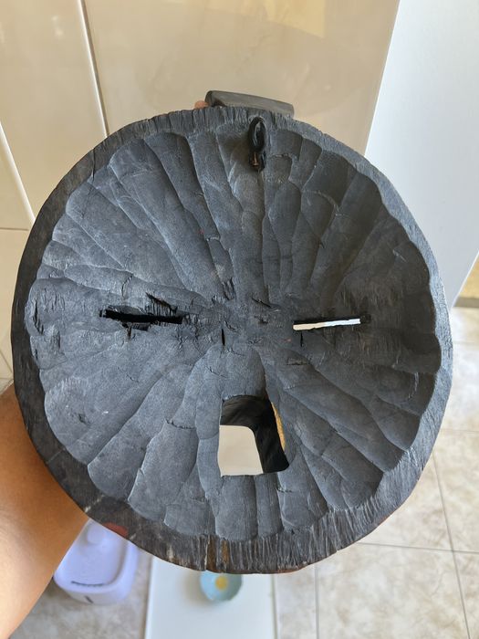 Mascara africana em madeira.