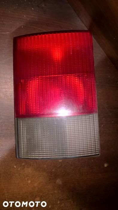 LAMPA TYLNA LEWA AUDI 80 B4 kombi