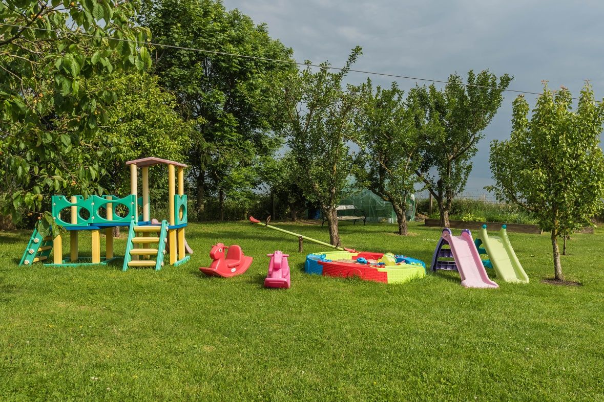 Pokoje i domki z basenam nad morzem.k/Dąbki