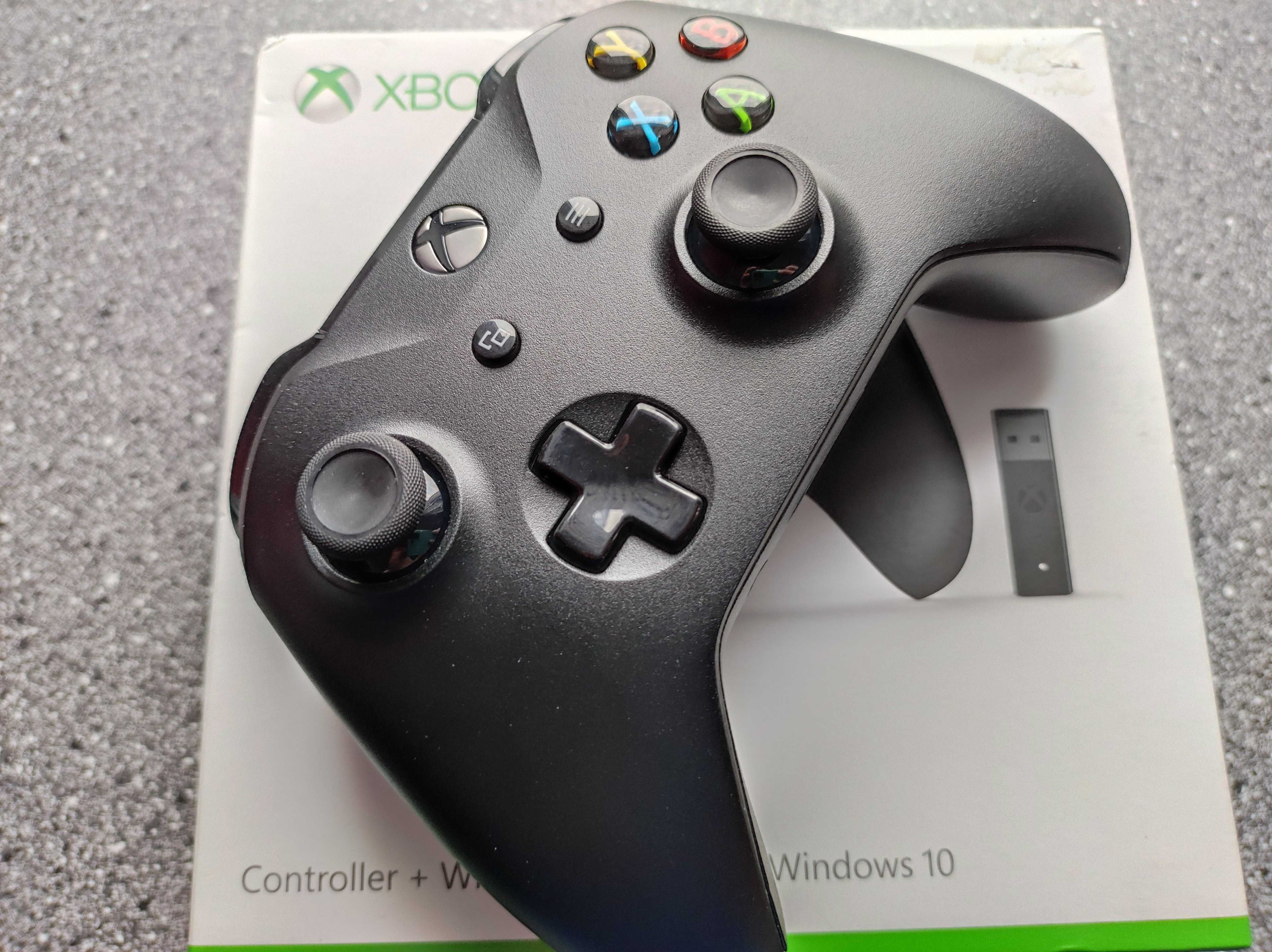 Czarny Pad Xbox One Series S X plus adapter w pudełku