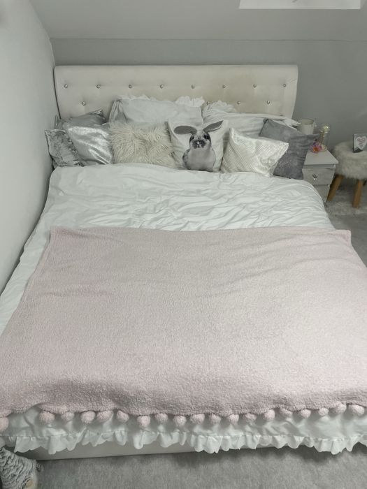 Nowoczesne łóżko zamszowe z kryształkami i materacem