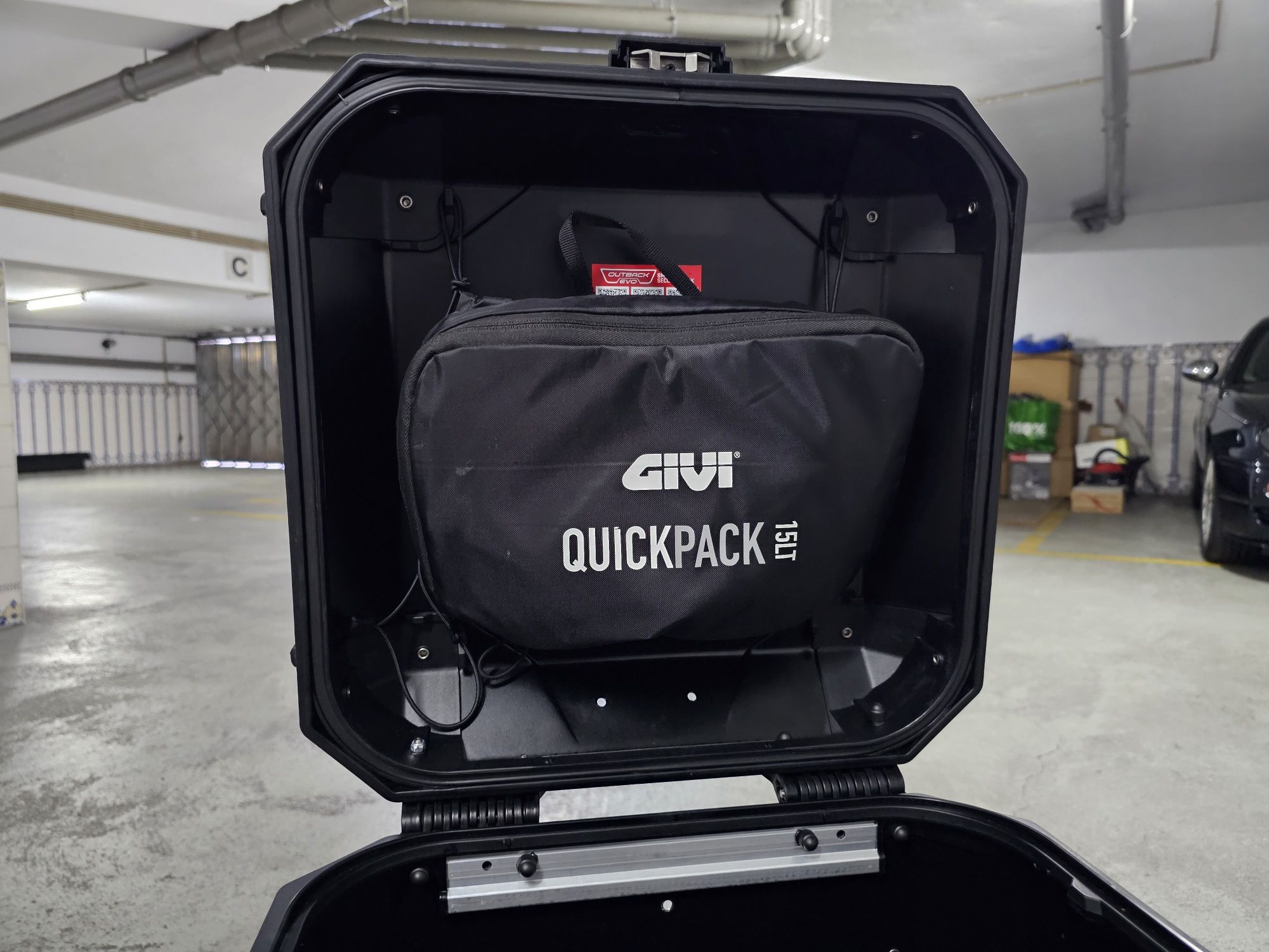 Top Case Givi Outback Evo Black 42lts + Acessorios