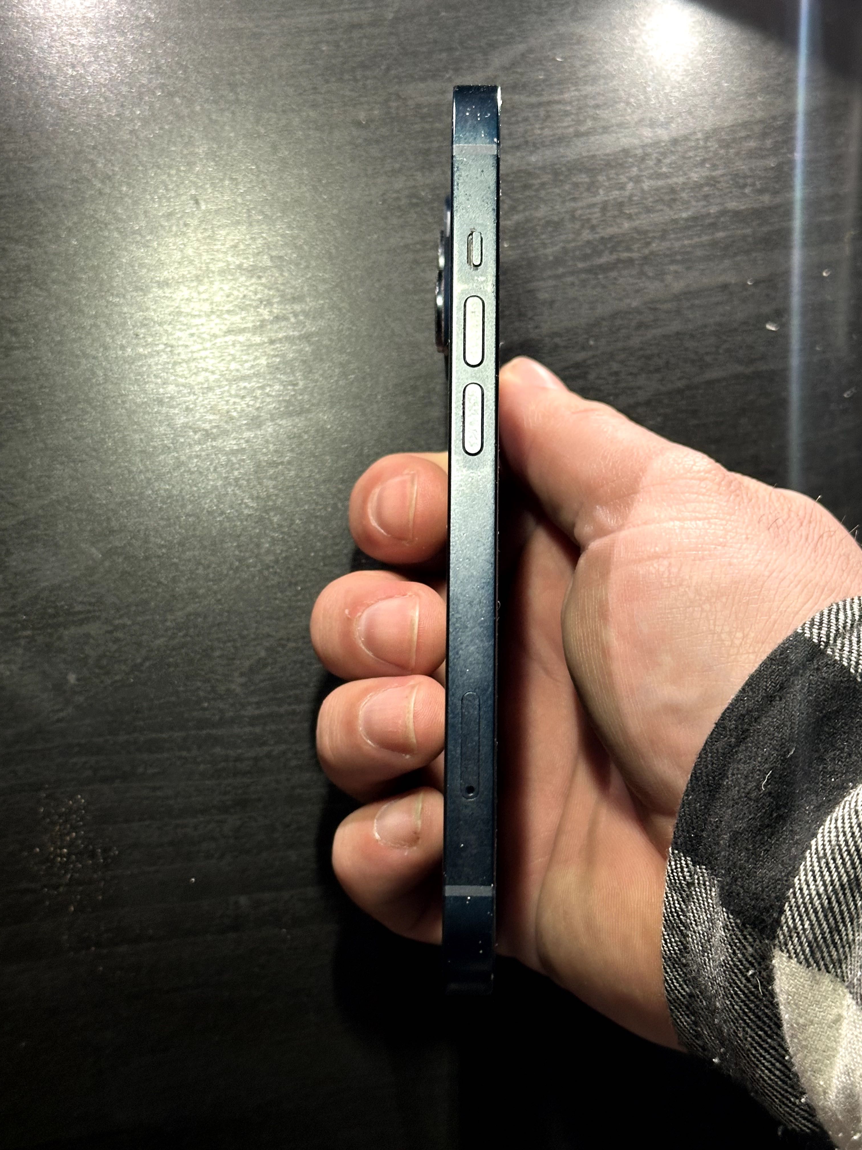 продаю iPhone 14 128гб, 83% батарея.