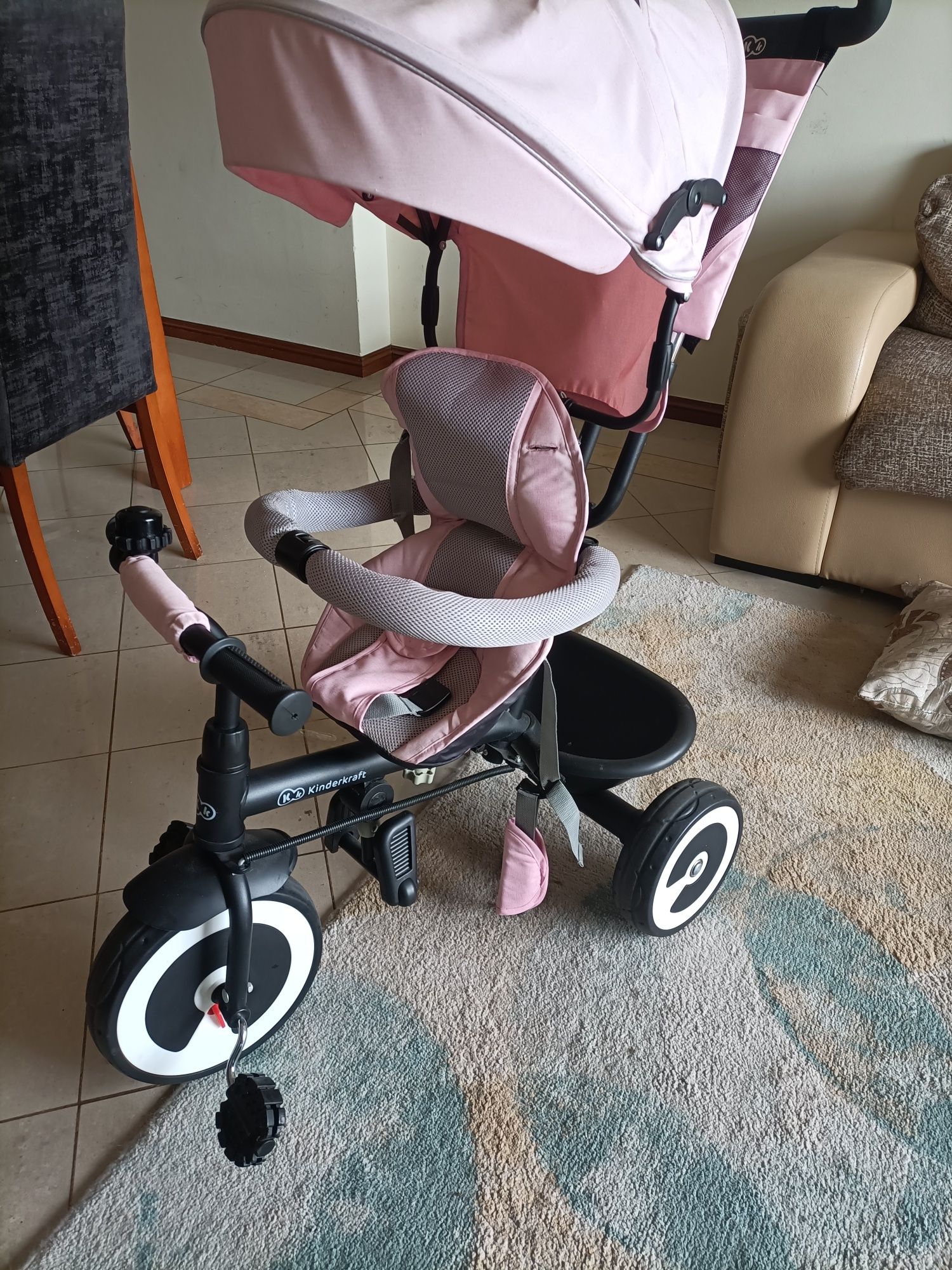 Triciclo rosa usado
